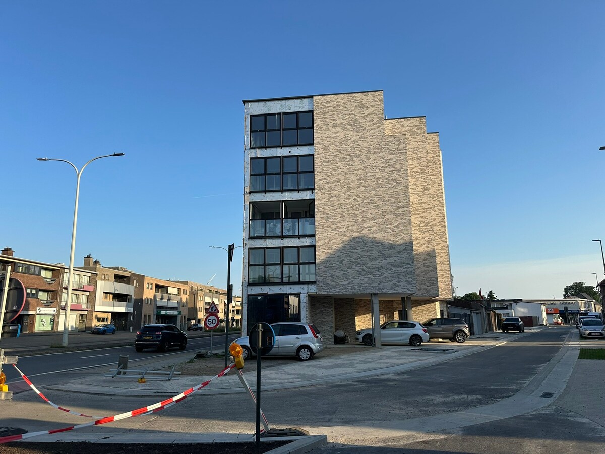 Casco+ appartement. Uniek uitzicht ! 2 slaapk., 3de verdiep. Lift. Verkoop met REGISTRATIE (geen BTW) ! 