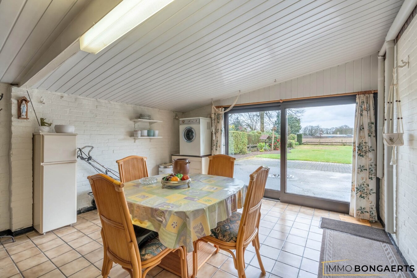 Ruime woning met tuin, garage en 3 slaapkamers in Oudsbergen . 