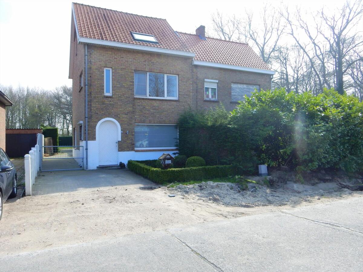 Ruime woning te Jabbeke met 4 slaapkamers 