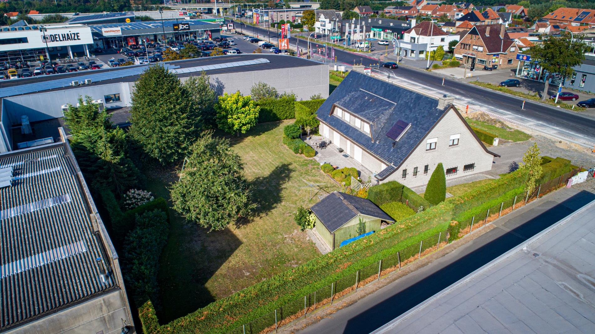 Pand op 1.723m² op commerciële toplocatie langsheen handelskilometer N9 te Maldegem 