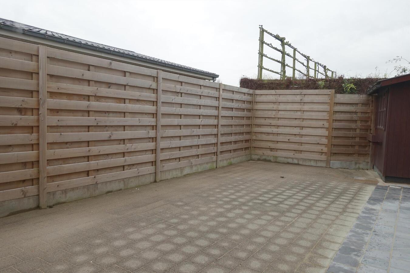 Halfopen woning met garage 