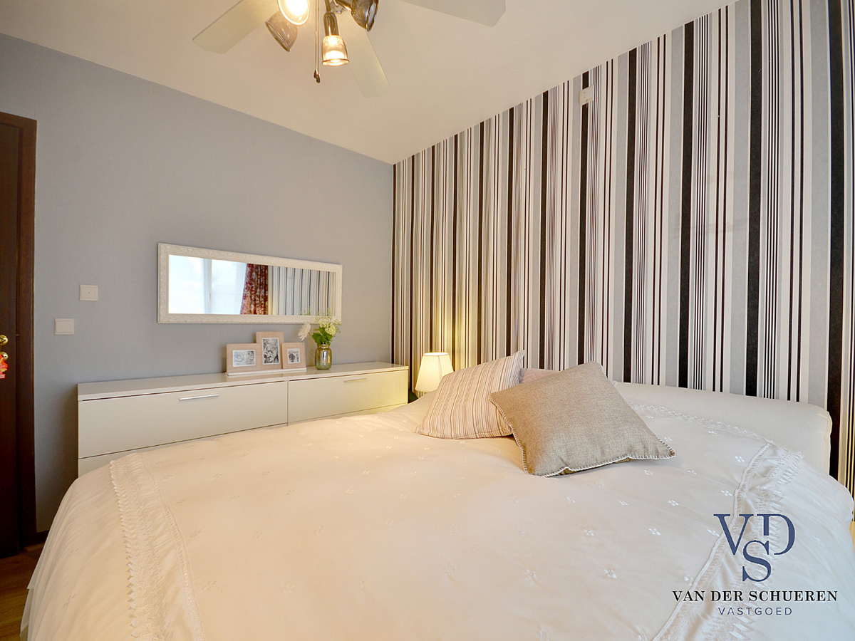 Praktische Half-Open Bungalow met afzonderlijke garage. 