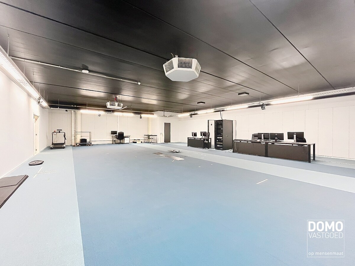 INNOVATIEVE RUIMTE MET LABO, LOGISTIEKE VOORZIENINGEN EN RESEARCH &amp; DEVELOPMENT IN EEN ECO-BEDRIJFSGEBOUW TE PAAL 