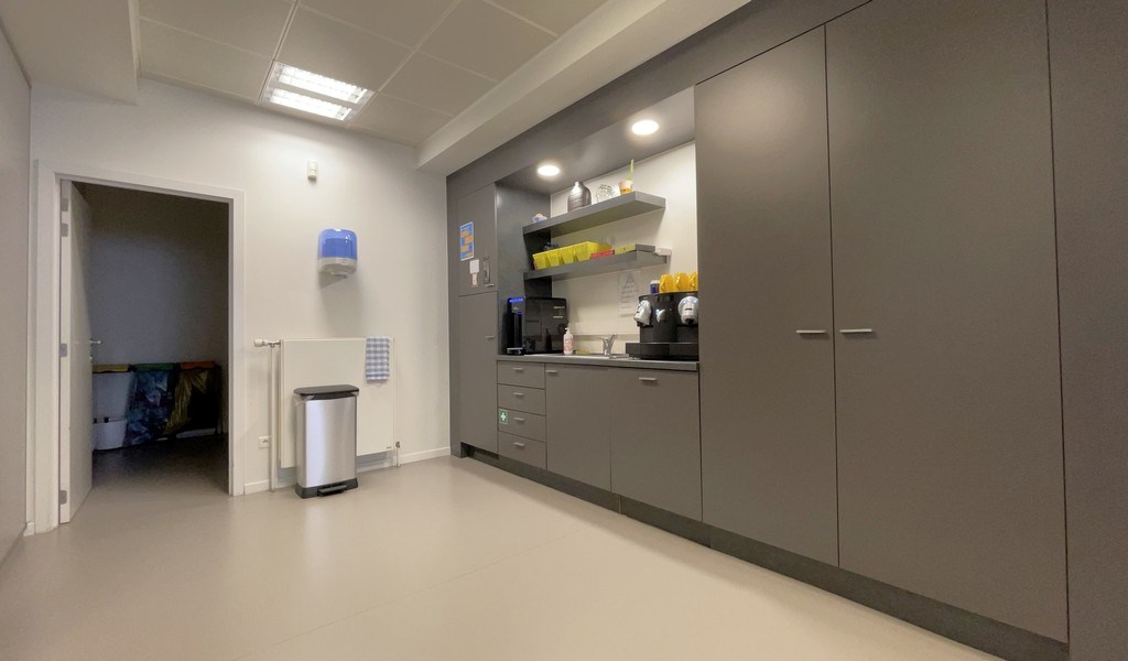 Commercieel gelijklvoers te huur vlakbij stadsring Mechelen