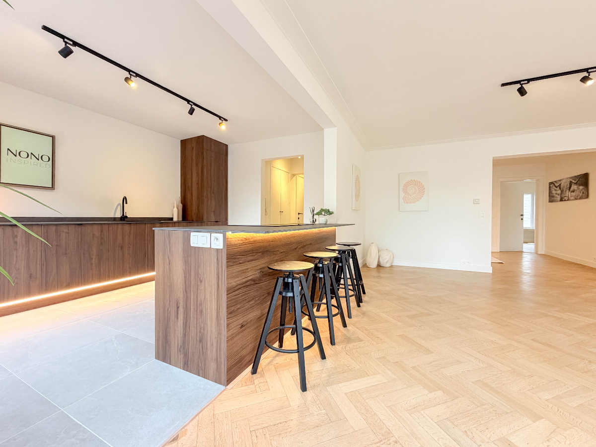 Stijlvol gerenoveerd 3-slaapkamerappartement van 128 m² met garage op topligging in Kortrijk *** NONO INSPIRED *** 