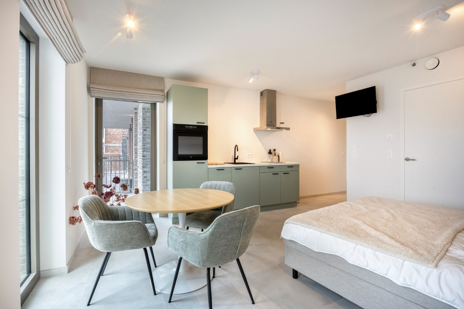 Bemeubelde studio met terras en kelderberging in het centrum van Leuven! - EPC 50 kWh/m² - bewoonbare opp. 37,5 m² 