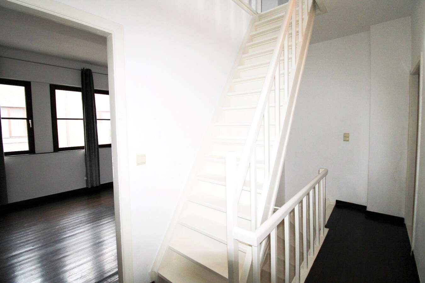 Charmante instapklare woning met 3 ruime slaapkamers en terras in het hartje Sint-Niklaas 