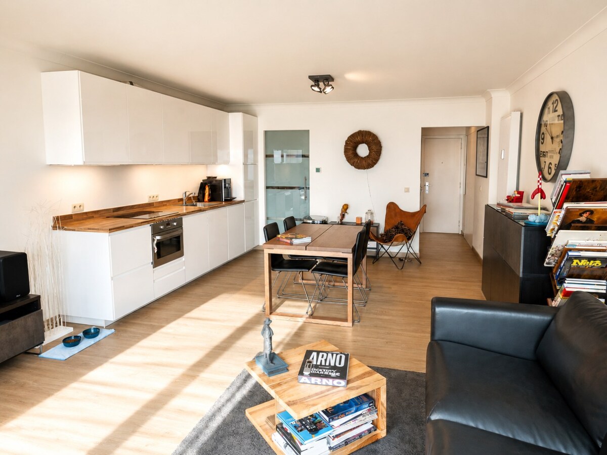 UNIEK GEMEUBELD APPARTEMENT PAL IN CENTRUM OOSTENDE 