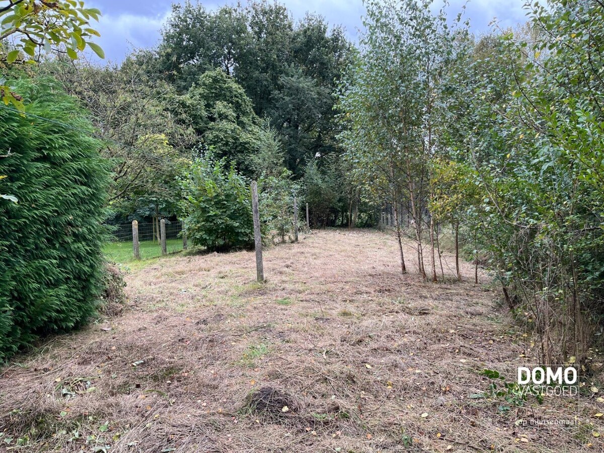 TE RENOVEREN HALFOPEN WONING MET TUIN EN GARAGE OP 8A 67CA TE KURINGEN 