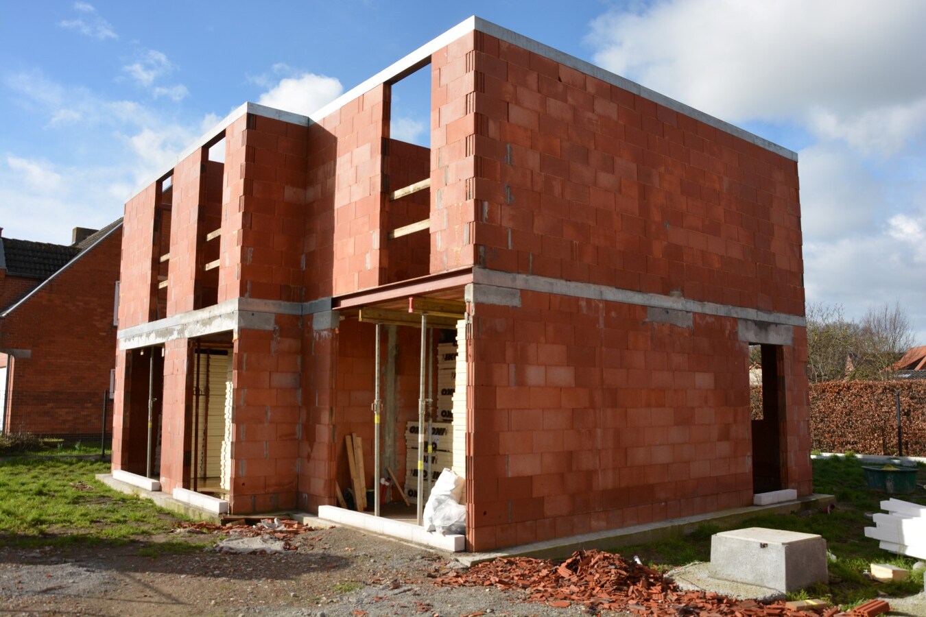 Nieuwbouwwoning op 416 m² – volledig naar eigen smaak af te werken 