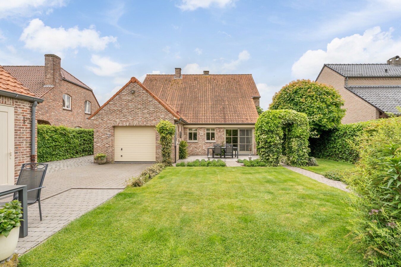 Stijlvolle, goed afgewerkte woning op een perceel van 6a32ca op een rustige locatie te Kinrooi! 