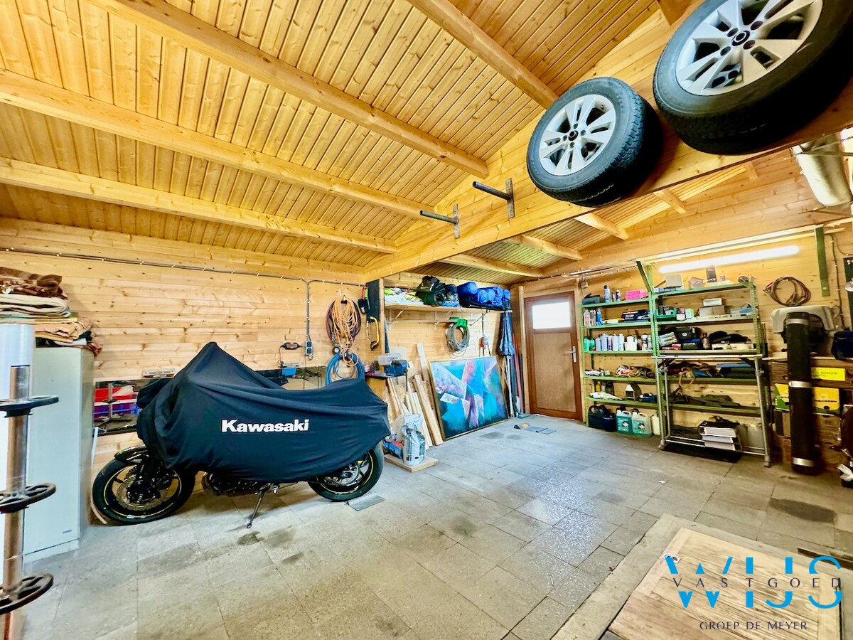 Bungalow met zwembad &amp; bijgebouw te Ertvelde ! 