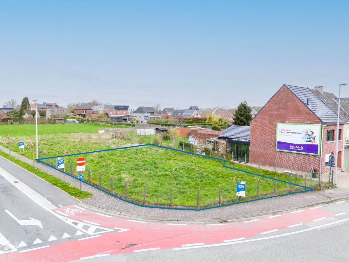 Hoekperceel bouwgrond (482m²) voor OB op centrale en uitstekende ligging 