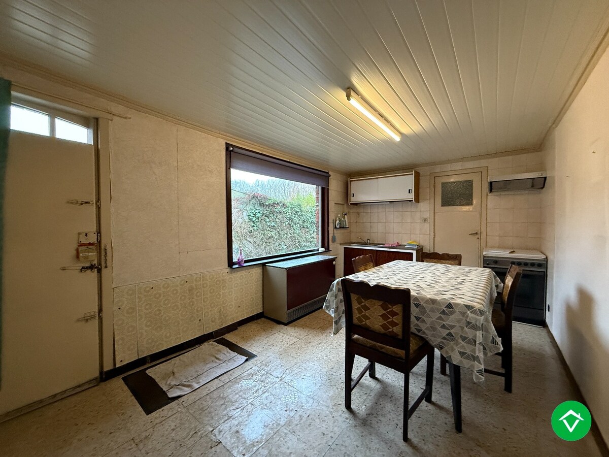 Ruime woning met 5 slaapkamers, garage en diepe tuin te Houthulst 