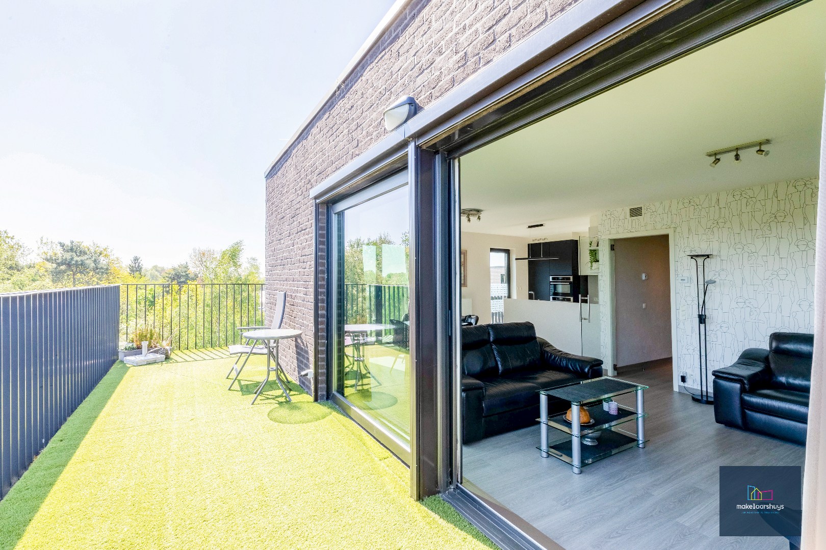 Penthouse met 2 slp. ruim terras, 2 st.plaatsen &amp; kelder 