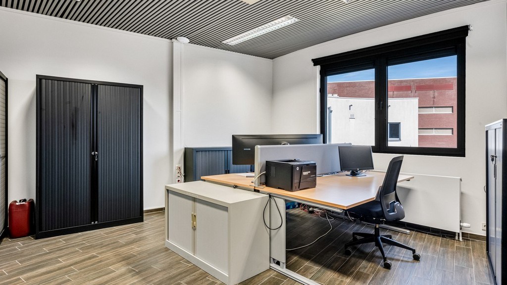Standalone kantoorgebouw te koop in het industriepark Zwijnaarde