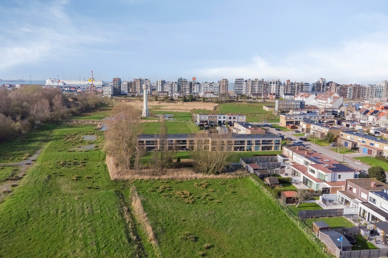 Rustig gelegen gezinswoning met zicht op natuurgebied, tuin en garage voor 2 wagens. 