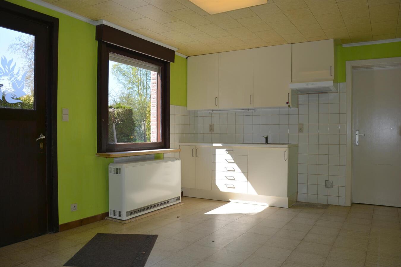 Ruime woning met grote opslagplaats/loods en zonnige tuin 