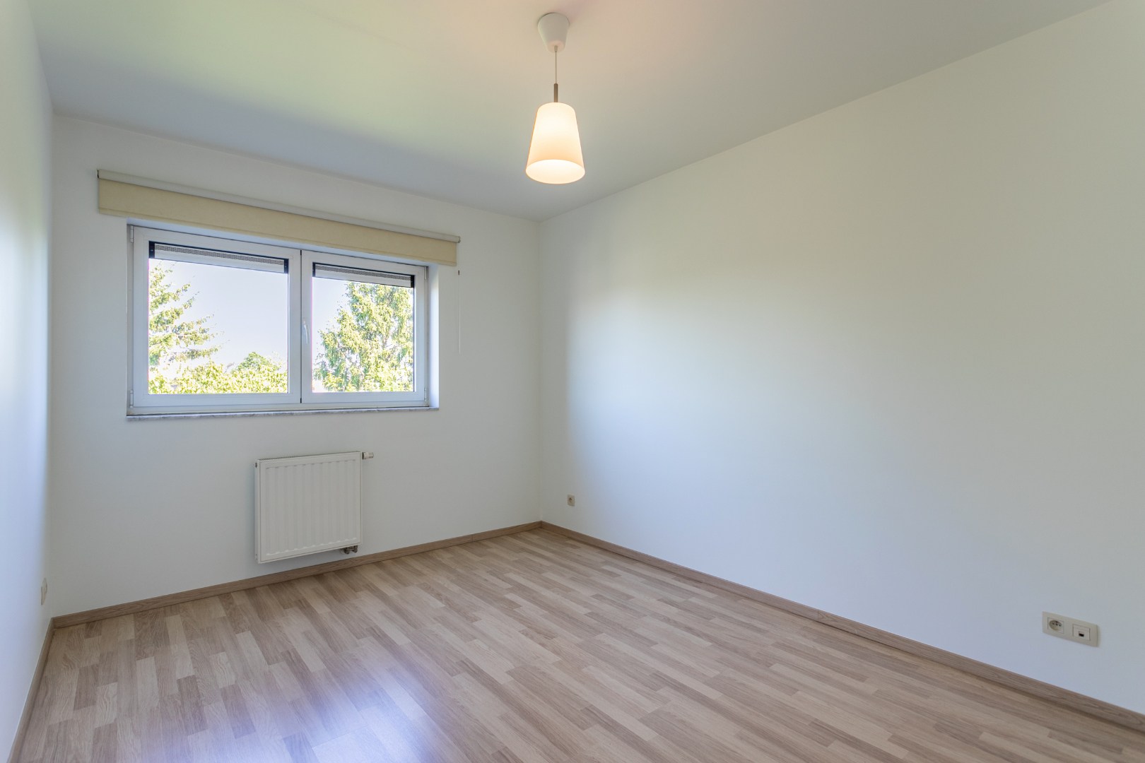Instapklaar appartement met 2 slpk en parking te Halle 