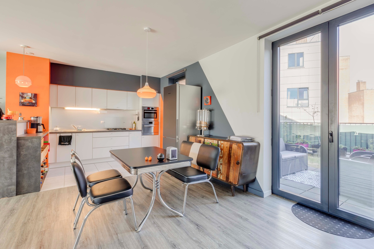 Bel-etage appartement aan het water met mooie tuin! 