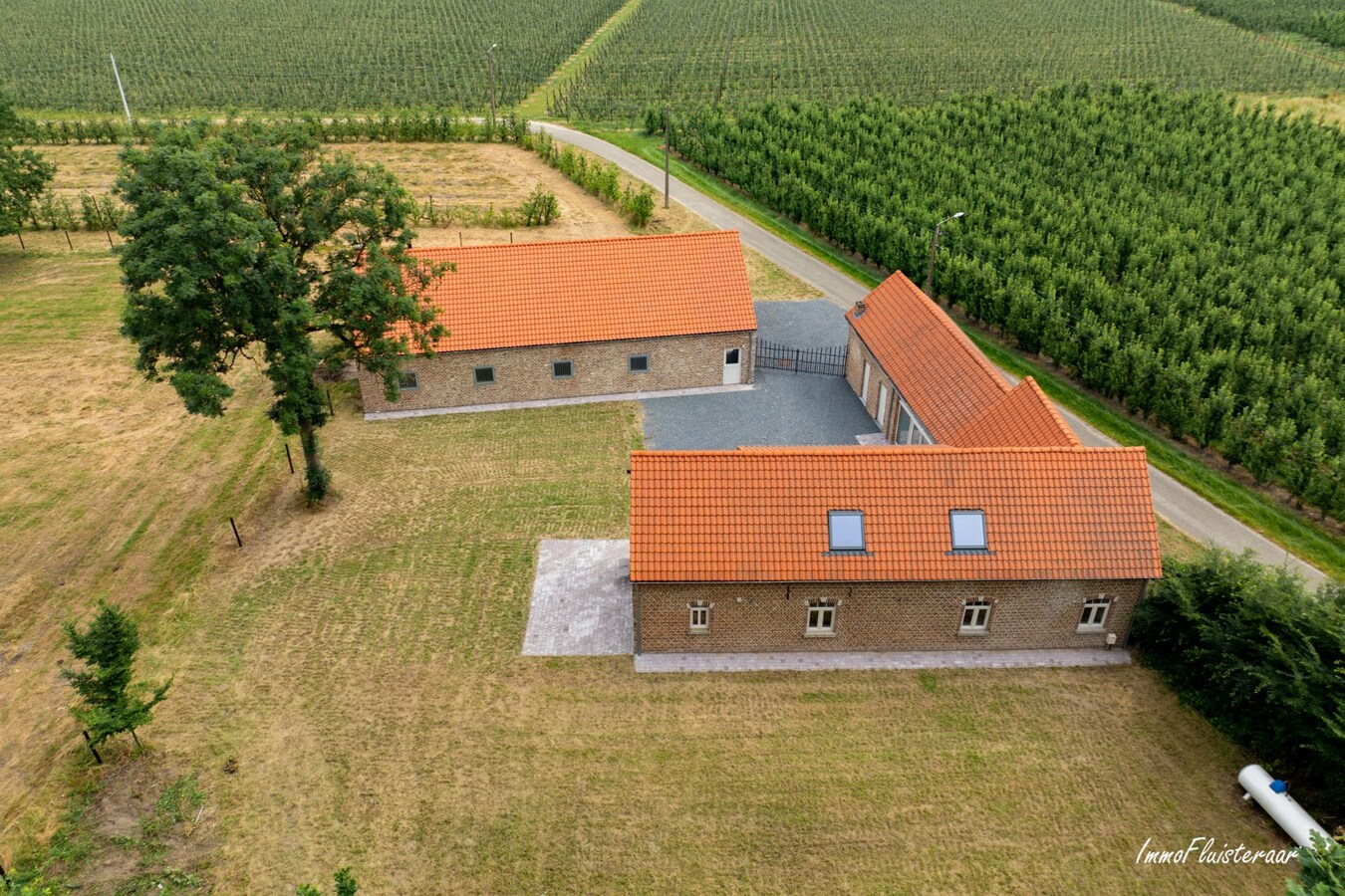 Charmante gerenoveerde woning met stalgebouw op ca. 2,6ha te Herk-de-Stad 