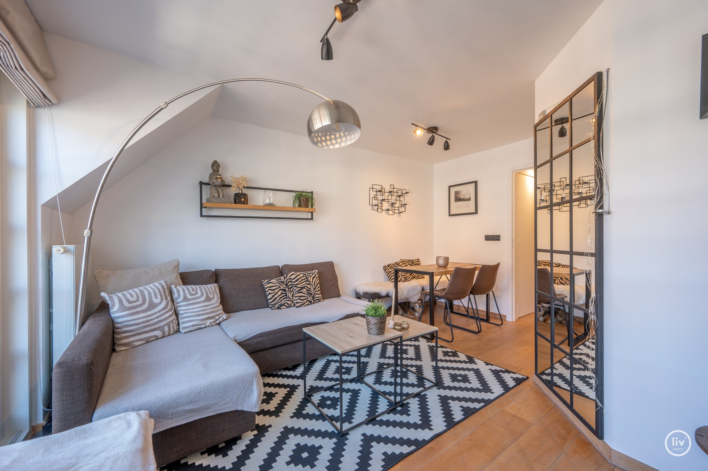 Superbe appartement en duplex de charme dans un emplacement de premier choix sur l'avenue Bayaux à Knokke. 