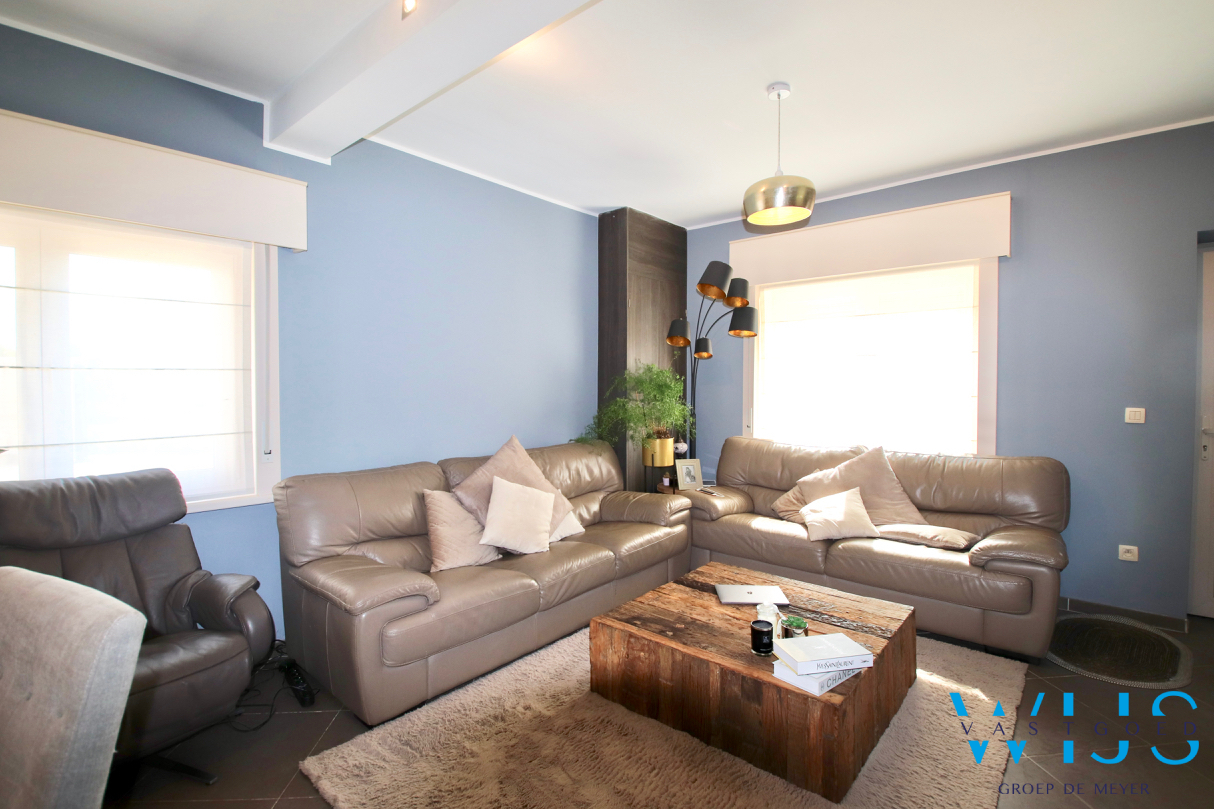 Tof woonhuis op een ideale locatie in OOSTEEKLO ! 