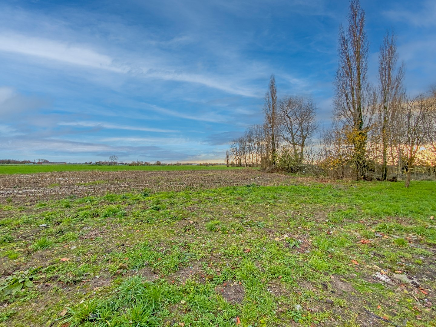 Landelijk gelegen te renoveren hoeve op 4395m². 