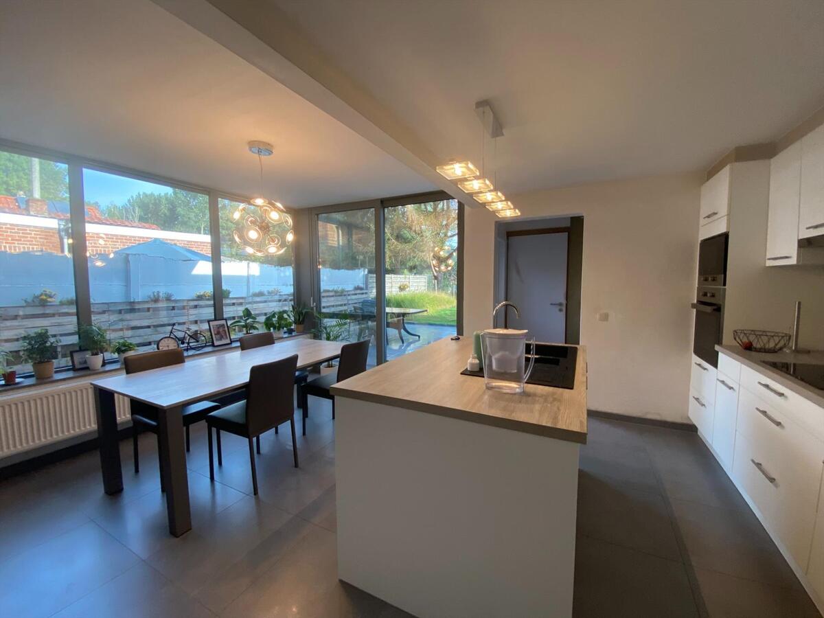 Volledig gerenoveerde woning met 3 slaapkamers 