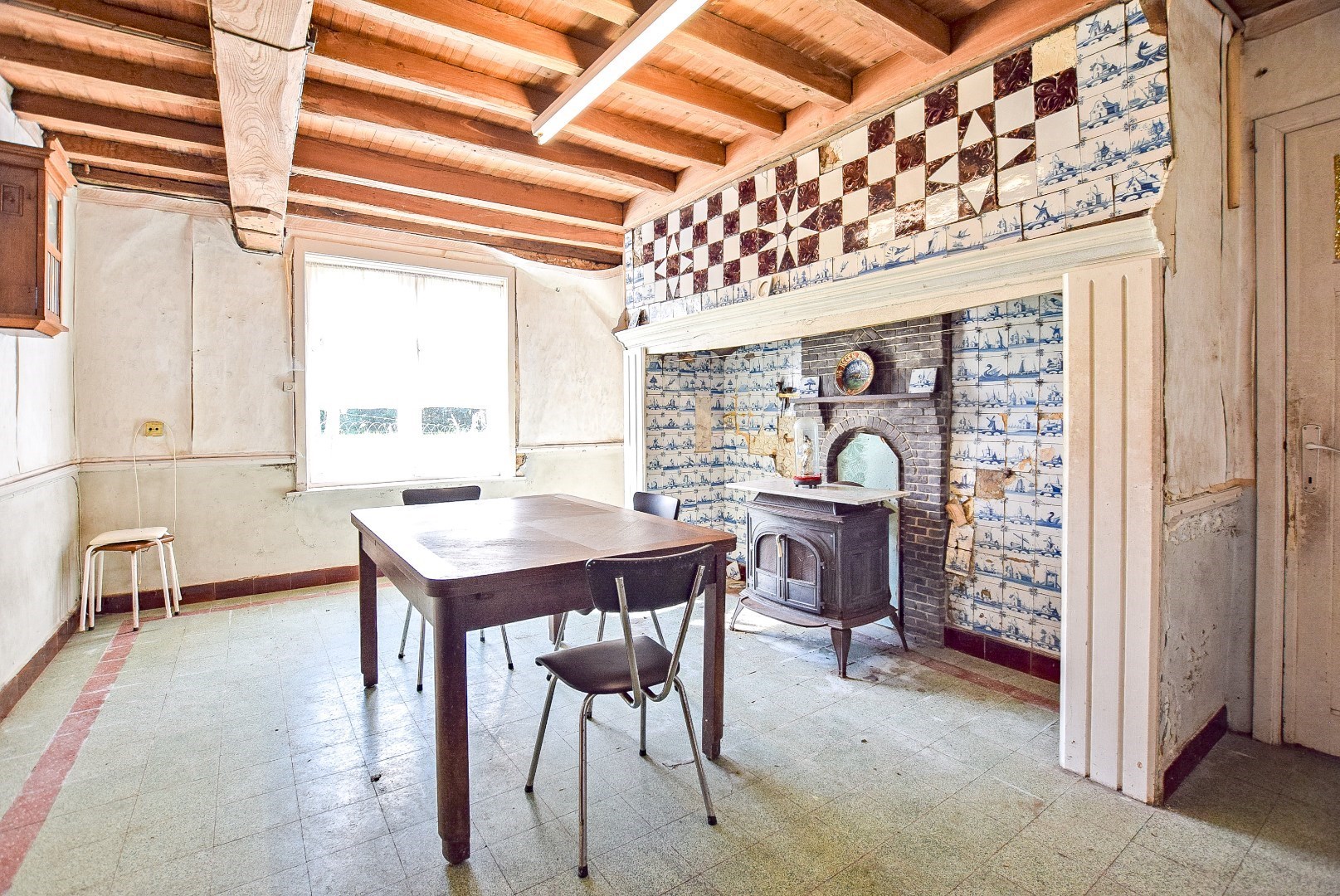 Te renoveren hoeve met veel potentieel in Alveringem. 