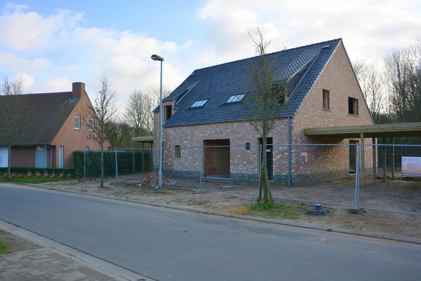 Kwalitatief afgewerkte nieuwbouwwoning in Pastoriestijl 