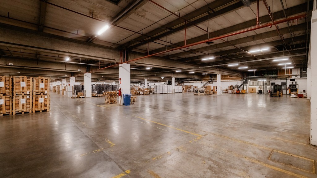 Logistiek bedrijfspand te huur in industriezone Z4 in Asse