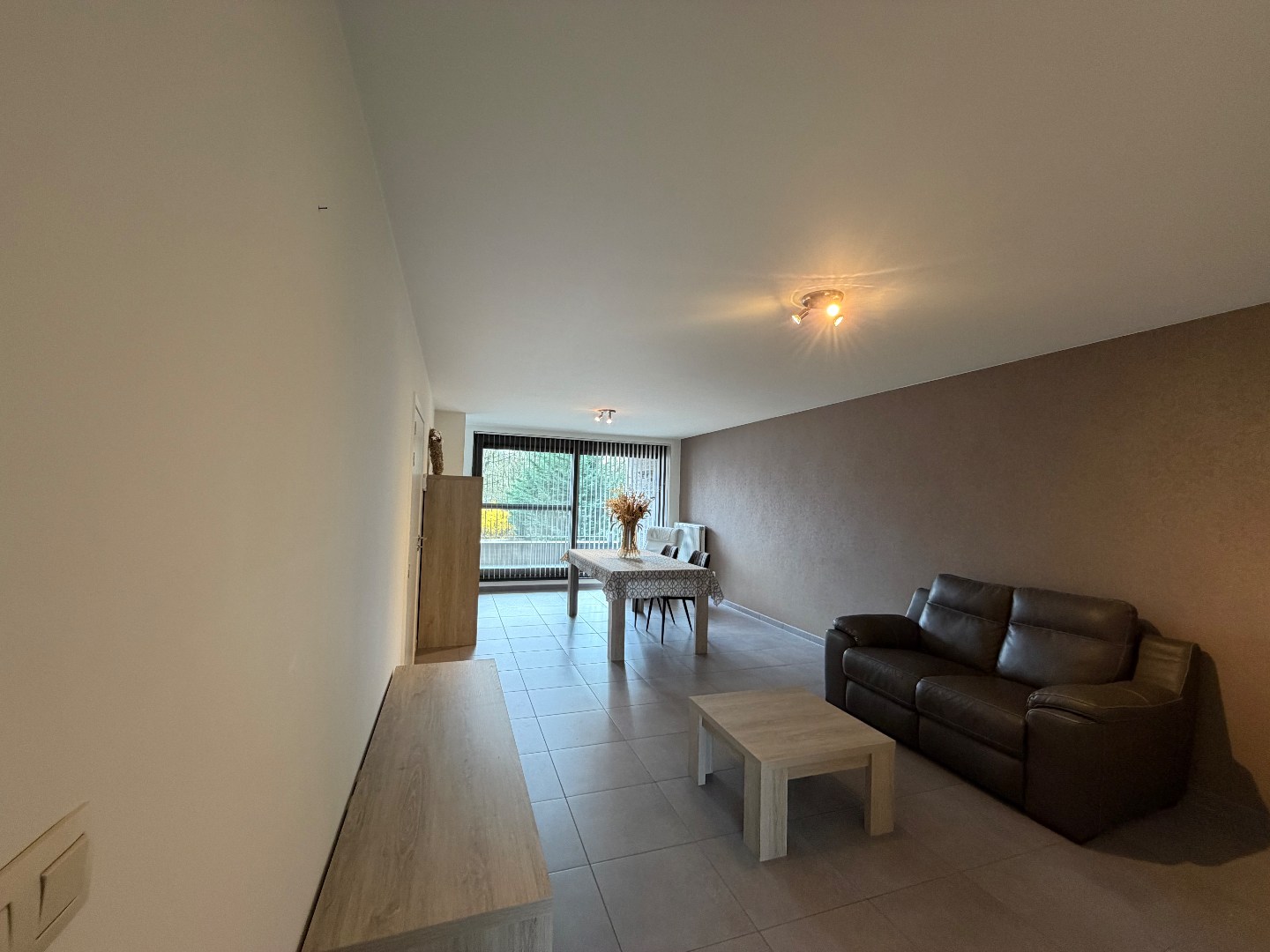 Gezellig en mooi appartement met 2 slaapkamers en autostaanplaats te huur in centrum van Geel! 