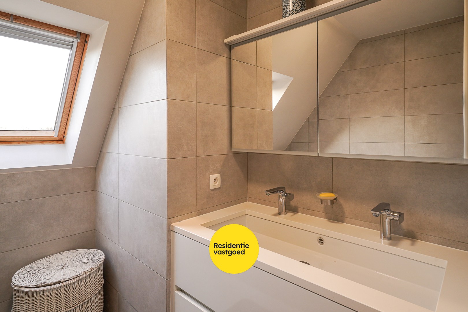 Recent duplex-appartement met open zicht op de vaart in Oudenburg 