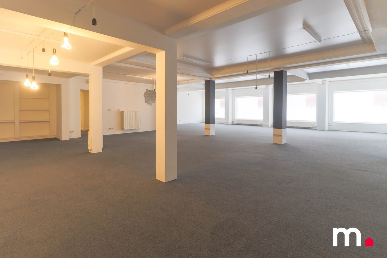 TOPLIGGING  ! 400M2 COMMERCIELE RUIMTE  AAN DE BROELTORENS EN DE LEIE ! 