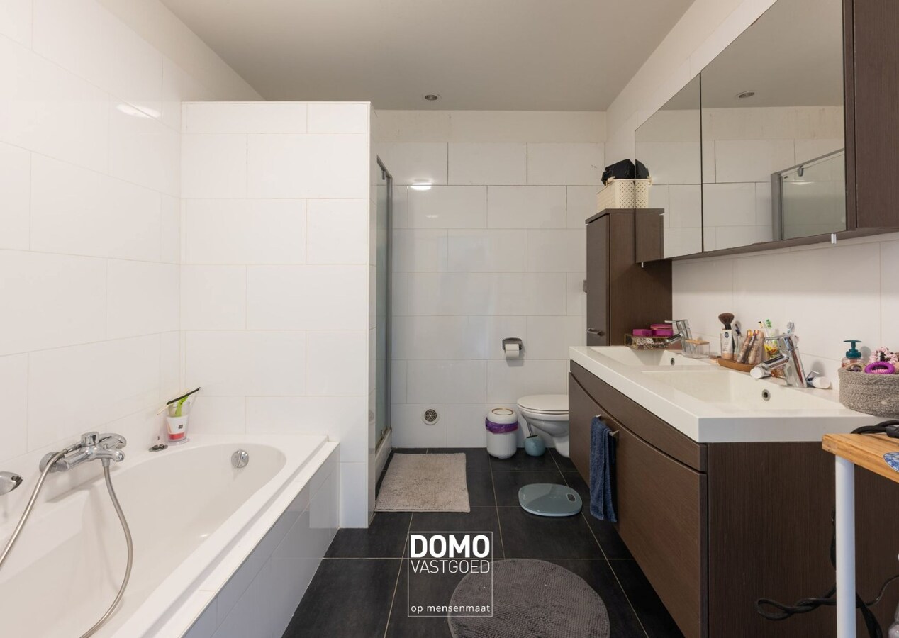 MODERN DUPLEXAPPARTEMENT MET TERRAS EN AUTOSTANDPLAATS IN LANAKEN 