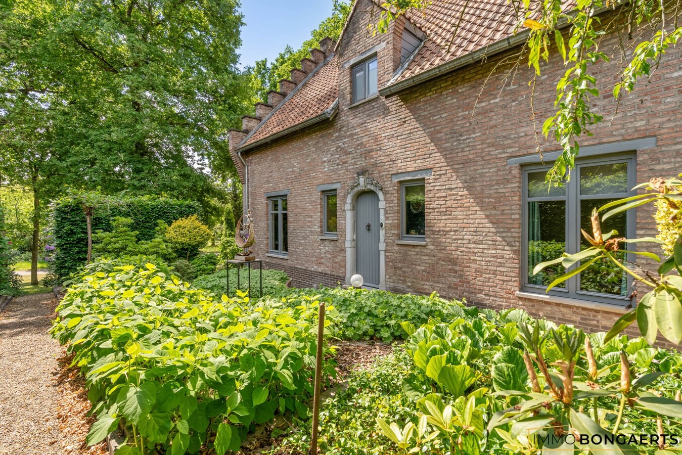 Zeer ruime woning op een leuke locatie te Bret-Gelieren 