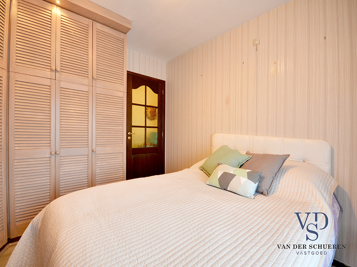 Praktische Half-Open Bungalow met afzonderlijke garage. 