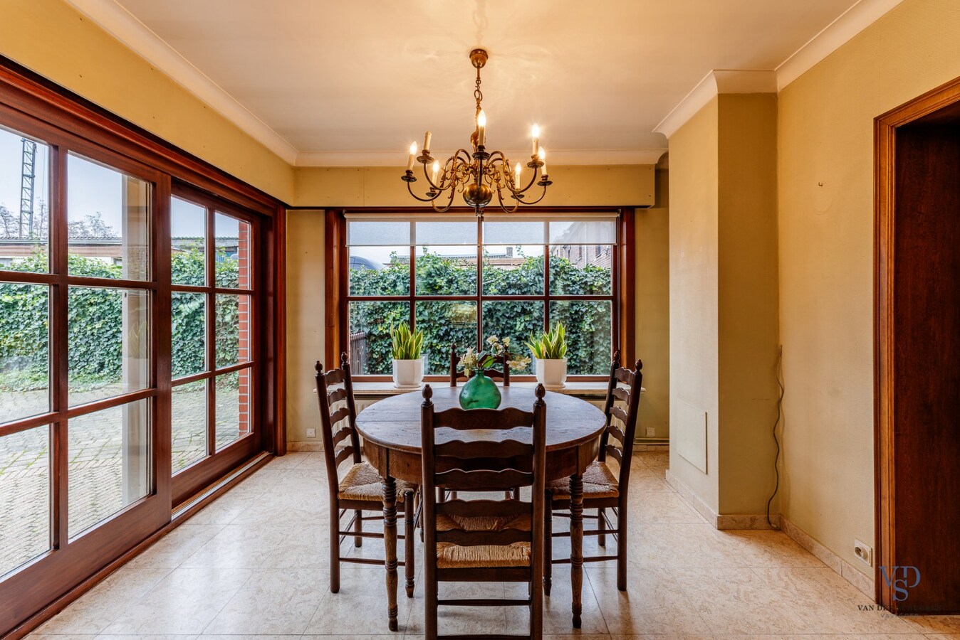 Statige Half Open Bebouwing 