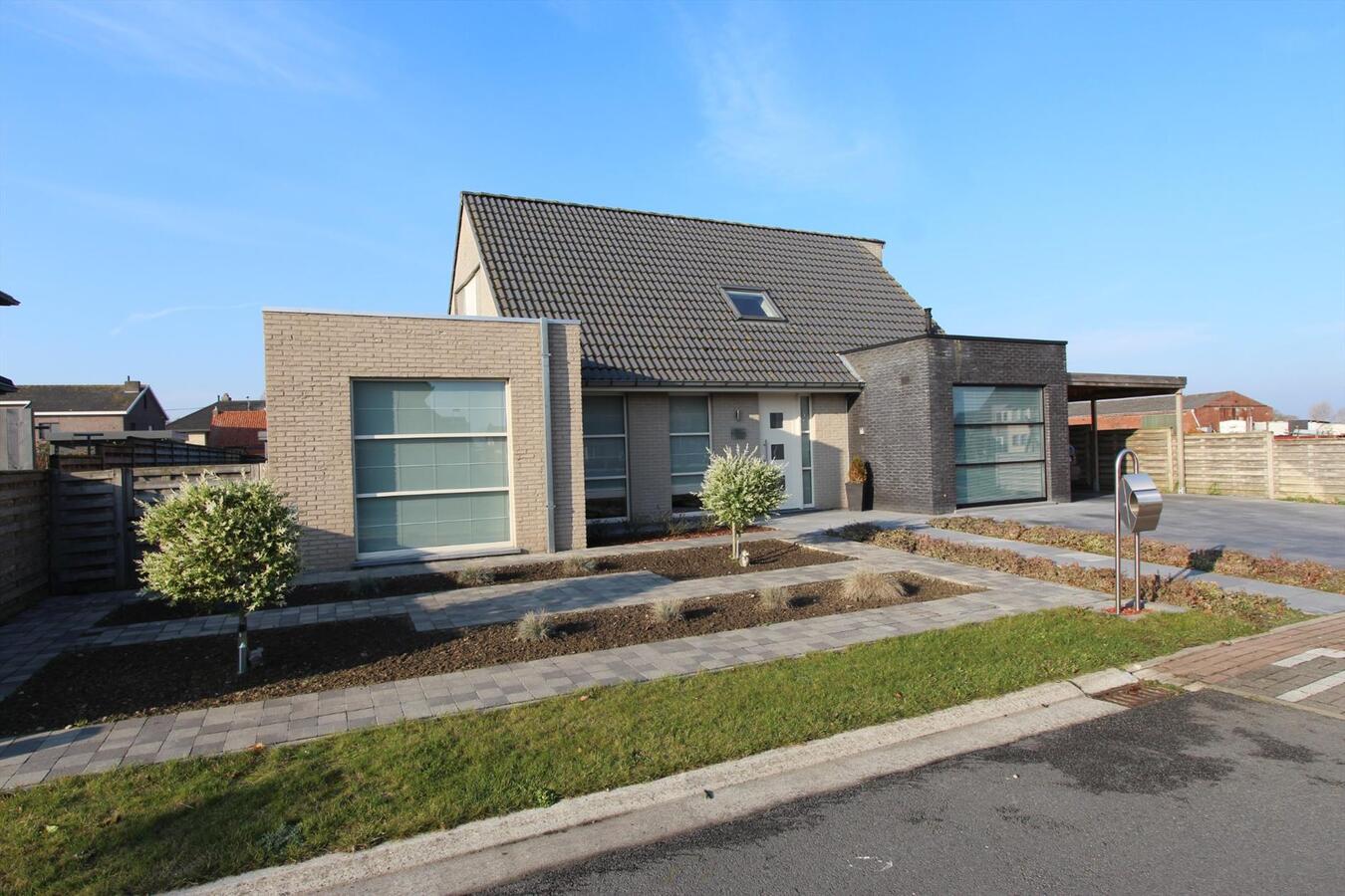 Alleenstaande woning met 5 slaapkamers te Koekelare 