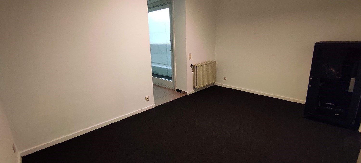 Centraal gelegen handelspand gelegen op een zeer commerciële ligging in de Lippenslaa (POP-UP MOGELIJK) 