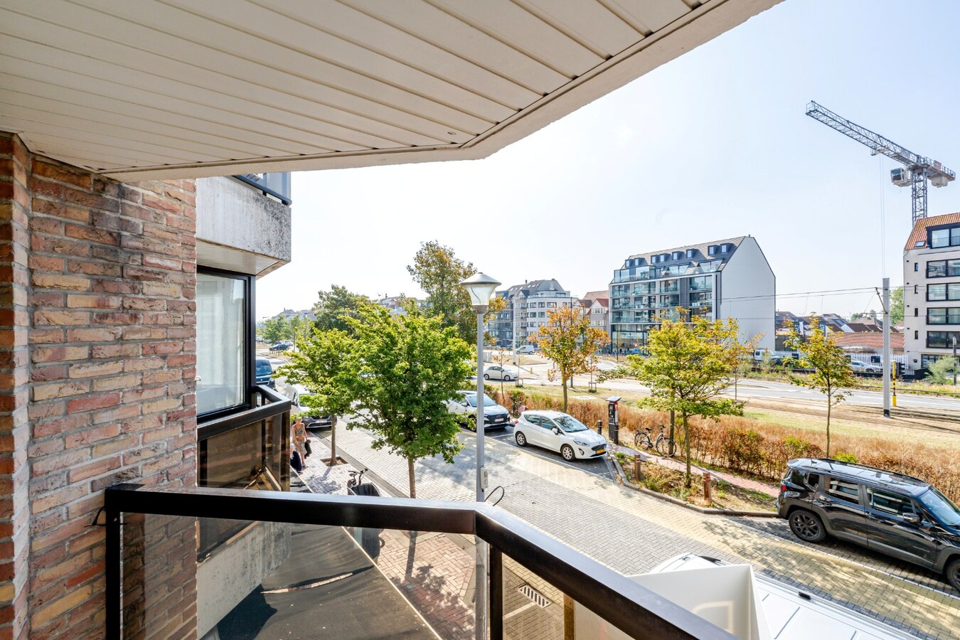 Totaal gerenoveerd appartement met open zicht en uitzonderlijke terrassen op topligging in Heist. 