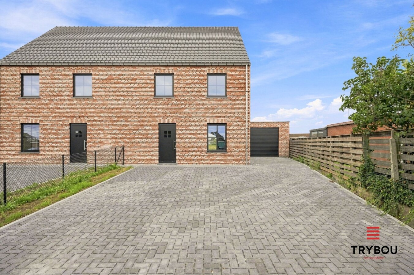 Ruime casco halfopen nieuwbouw met ruime garage in Merkem! 