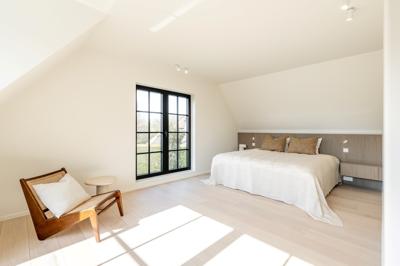 Cette magnifique maison individuelle rénovée avec une allée située dans un quartier calme à Knokke, offre tout ce dont vous avez besoin pour vivre confortablement. 