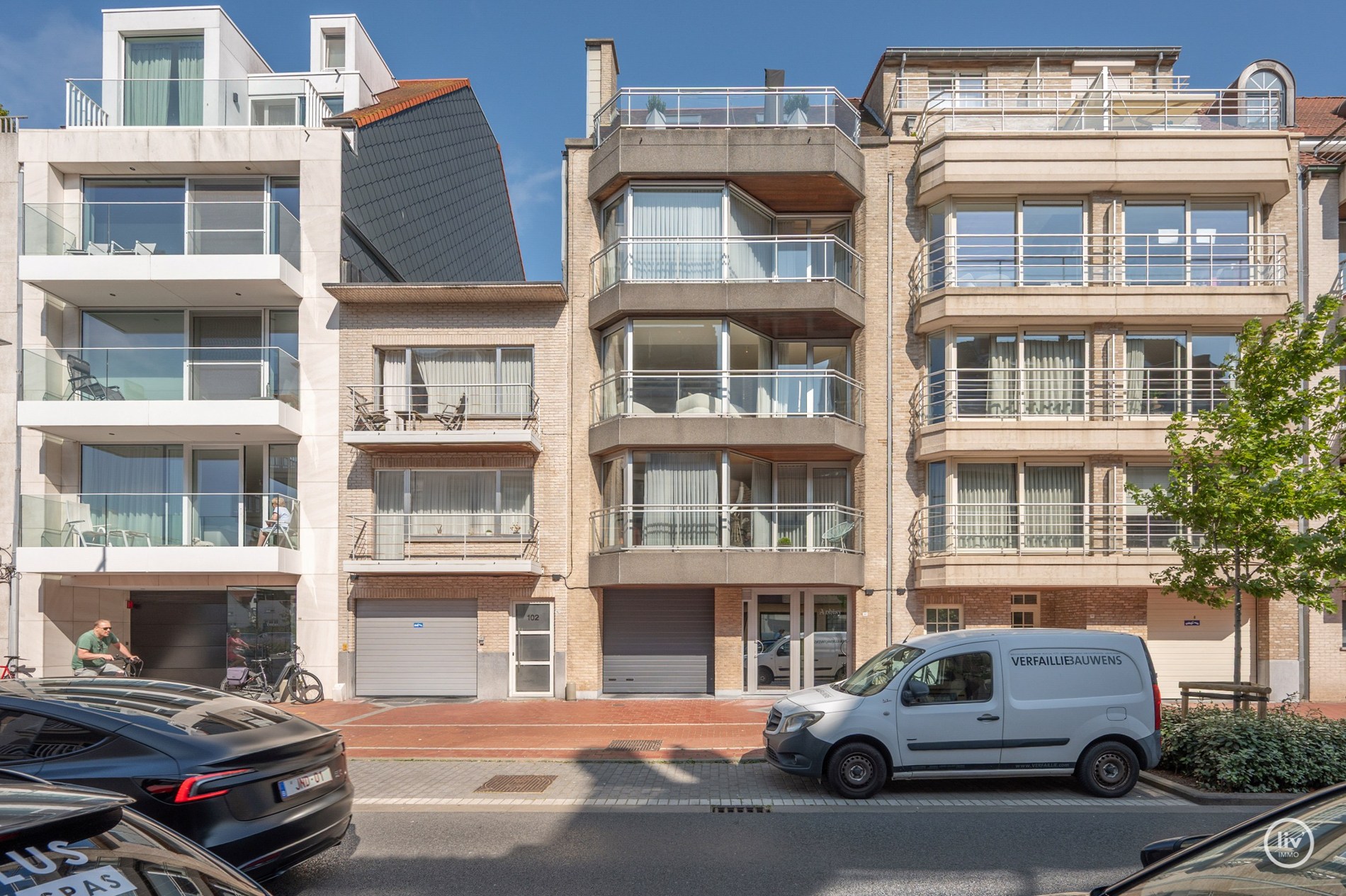 Appartement de plus de 3 chambres avec des finitions très luxueuses et possibilité de garage dans l'immeuble. 