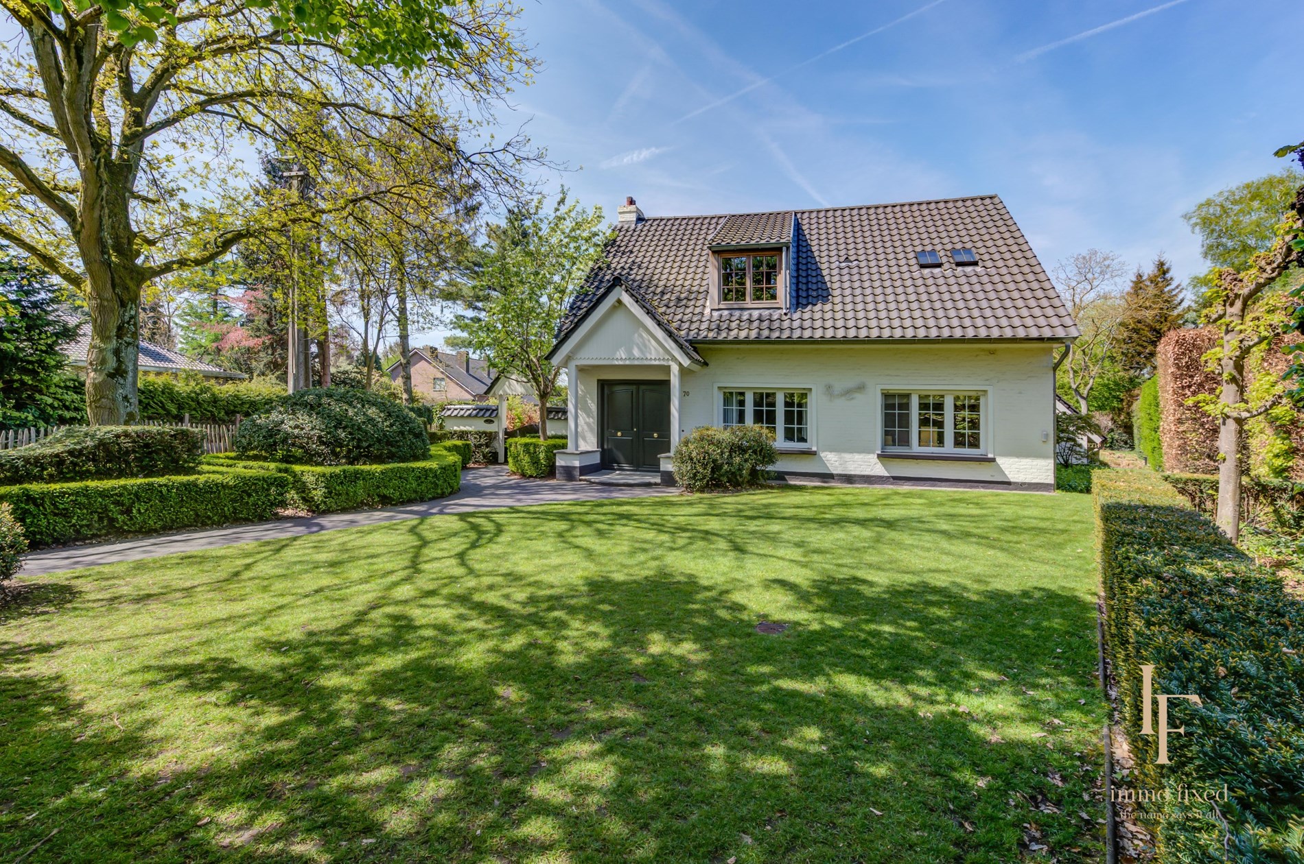 Charmante gerenoveerde villa met zwembad te Brecht. 