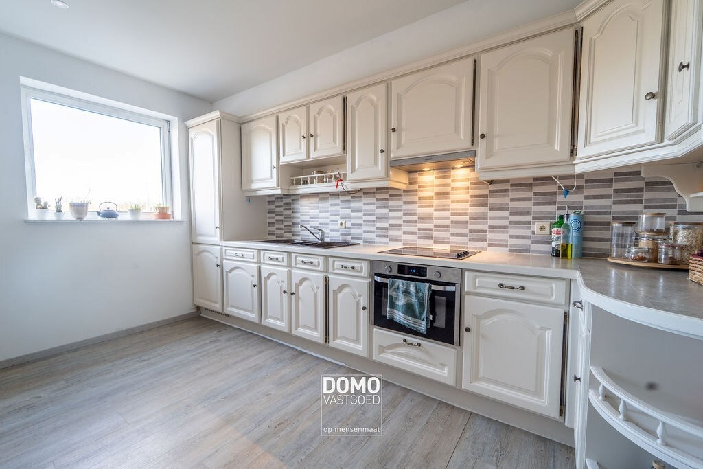 PERFECT GELEGEN RUIM APPARTEMENT IN CENTRUM HASSELT MET 3 SLAAPKAMERS, TERRAS, GARAGE EN EPC B 