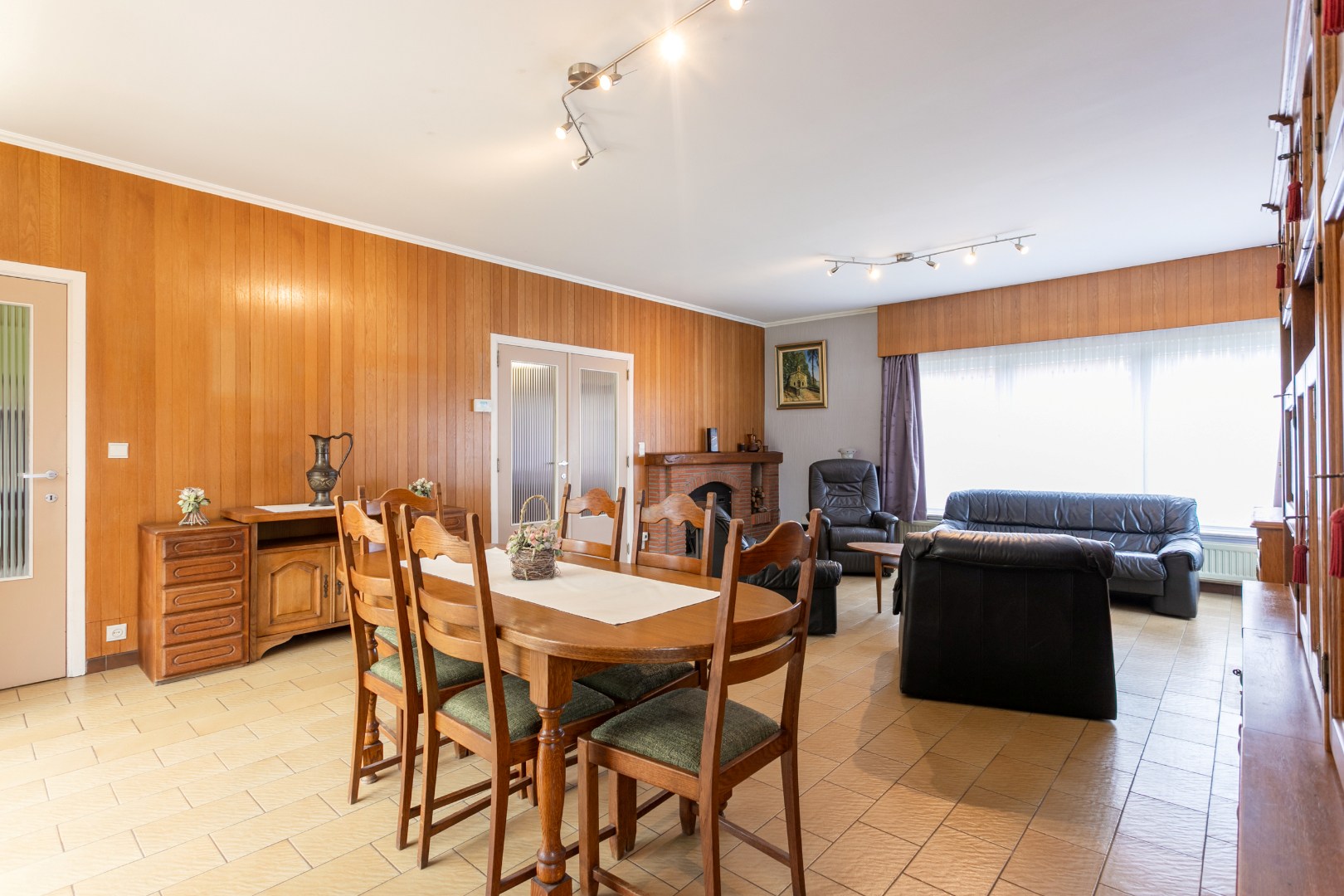 Goed gelegen 3-gevelwoning met 4 slpk 