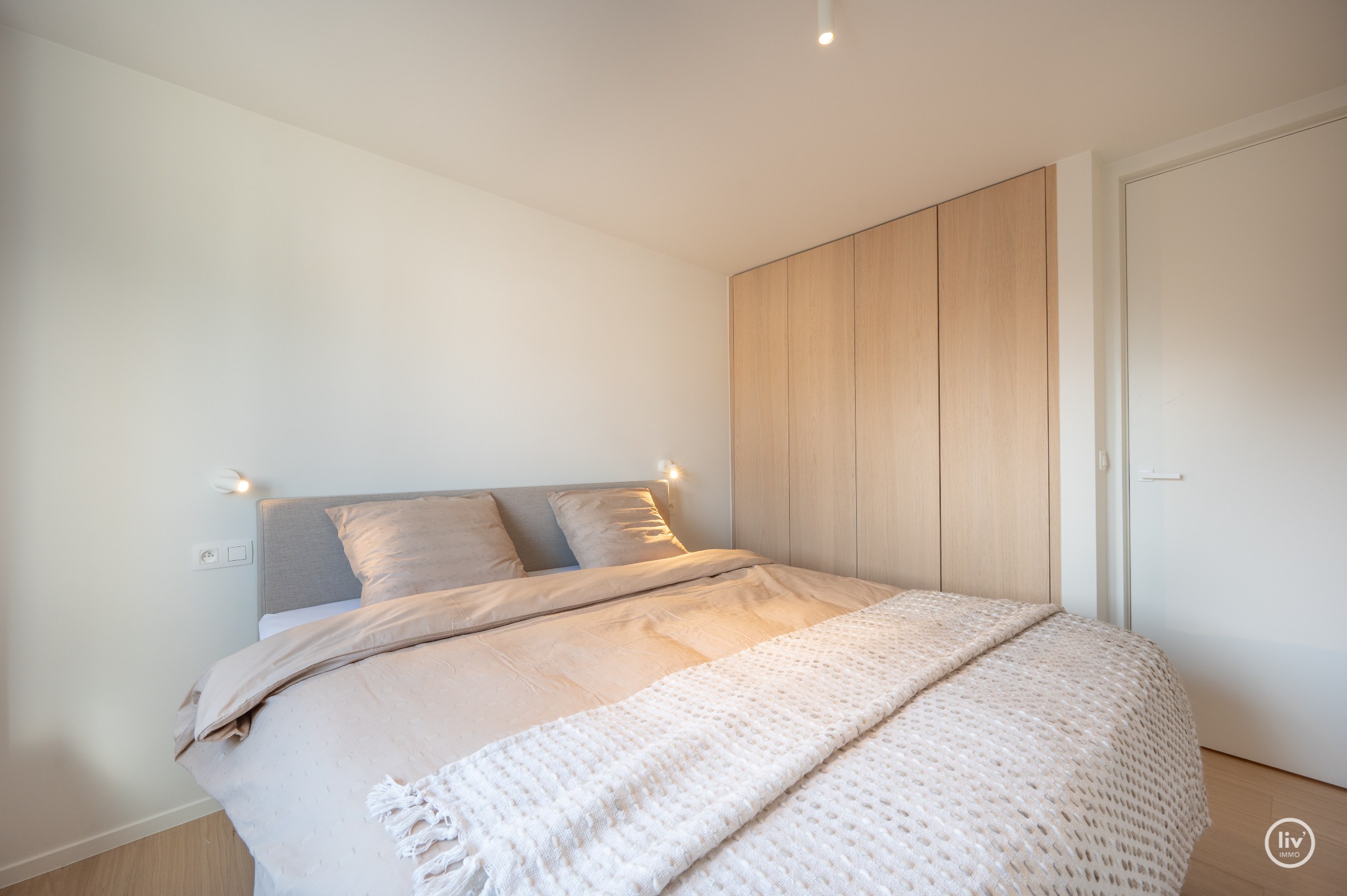 Appartement en duplex de luxe avec mezzanine, idéalement situé dans l'avenue Nellens à Knokke (avec possibilité d'acheter un box garage double intégré) 