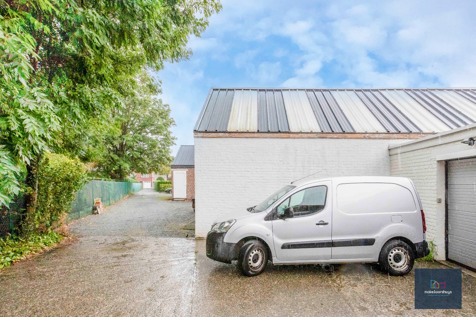 VERKOCHT ! Instapklare energiezuinige handelswoning met tuin en garage 